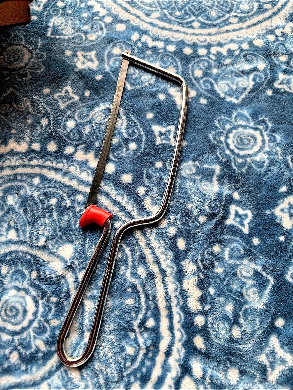 Mini hacksaw in Silver & Red